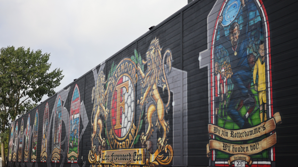 Mural rondom De Kuip — een ode aan Feyenoord en Rotterdam.